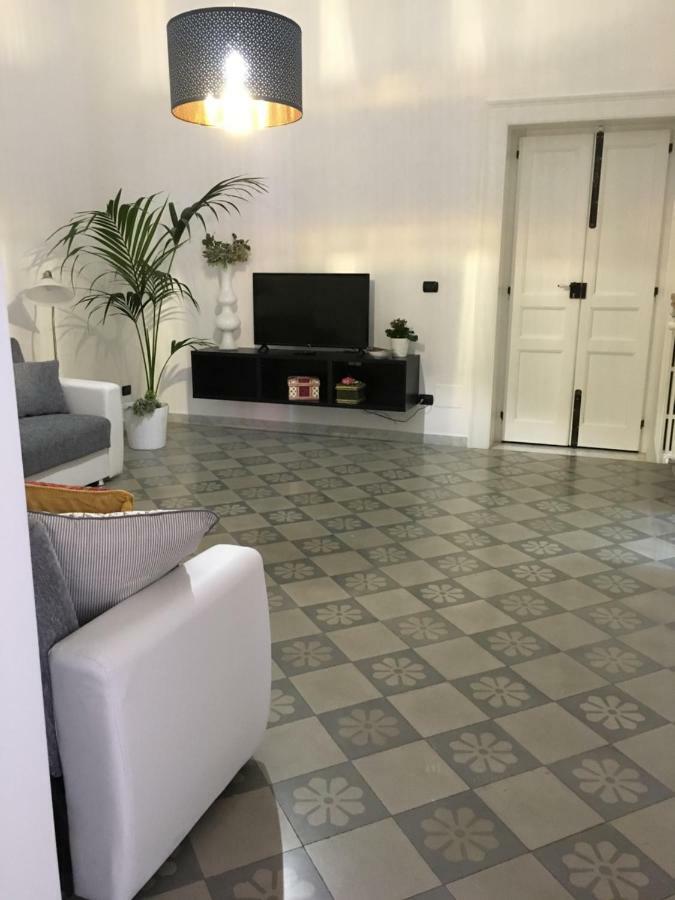Maison Flores Бари Экстерьер фото