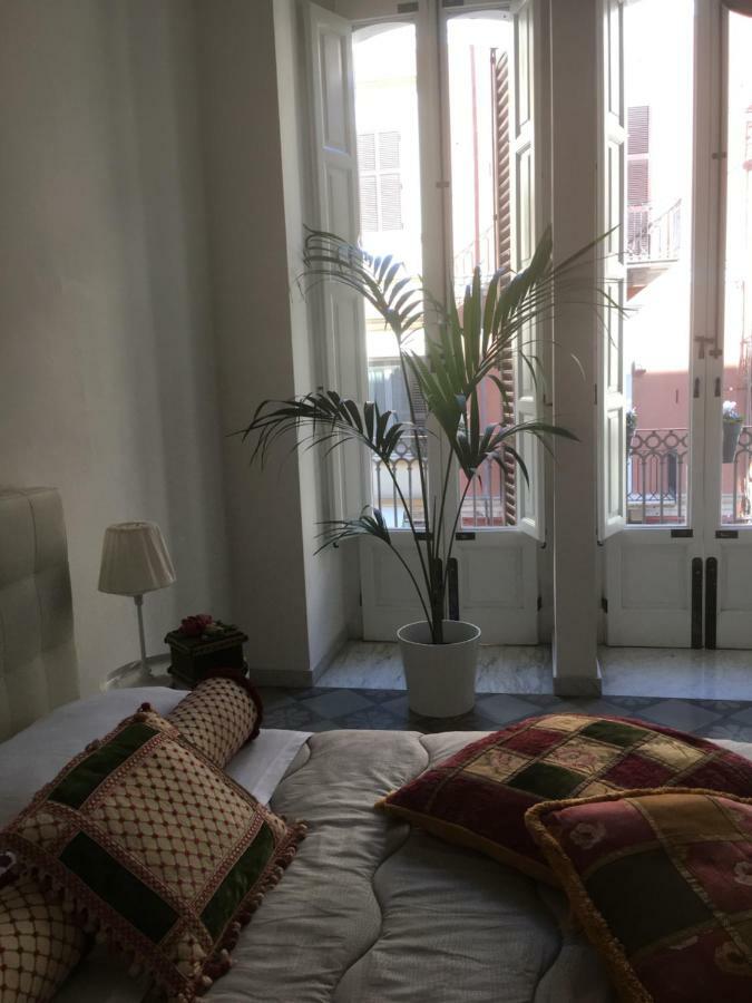 Maison Flores Бари Экстерьер фото
